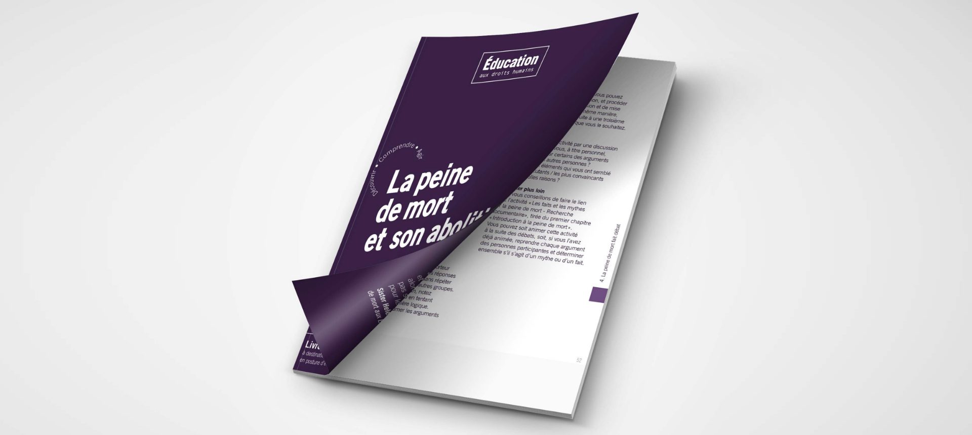 Livret Amnesty International ouvert, couverture violette avec le titre La peine de mort et son abolition